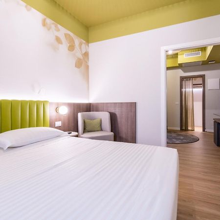 Hotel Regina Elena 57 & Oro Bianco Spa Rimini Buitenkant foto